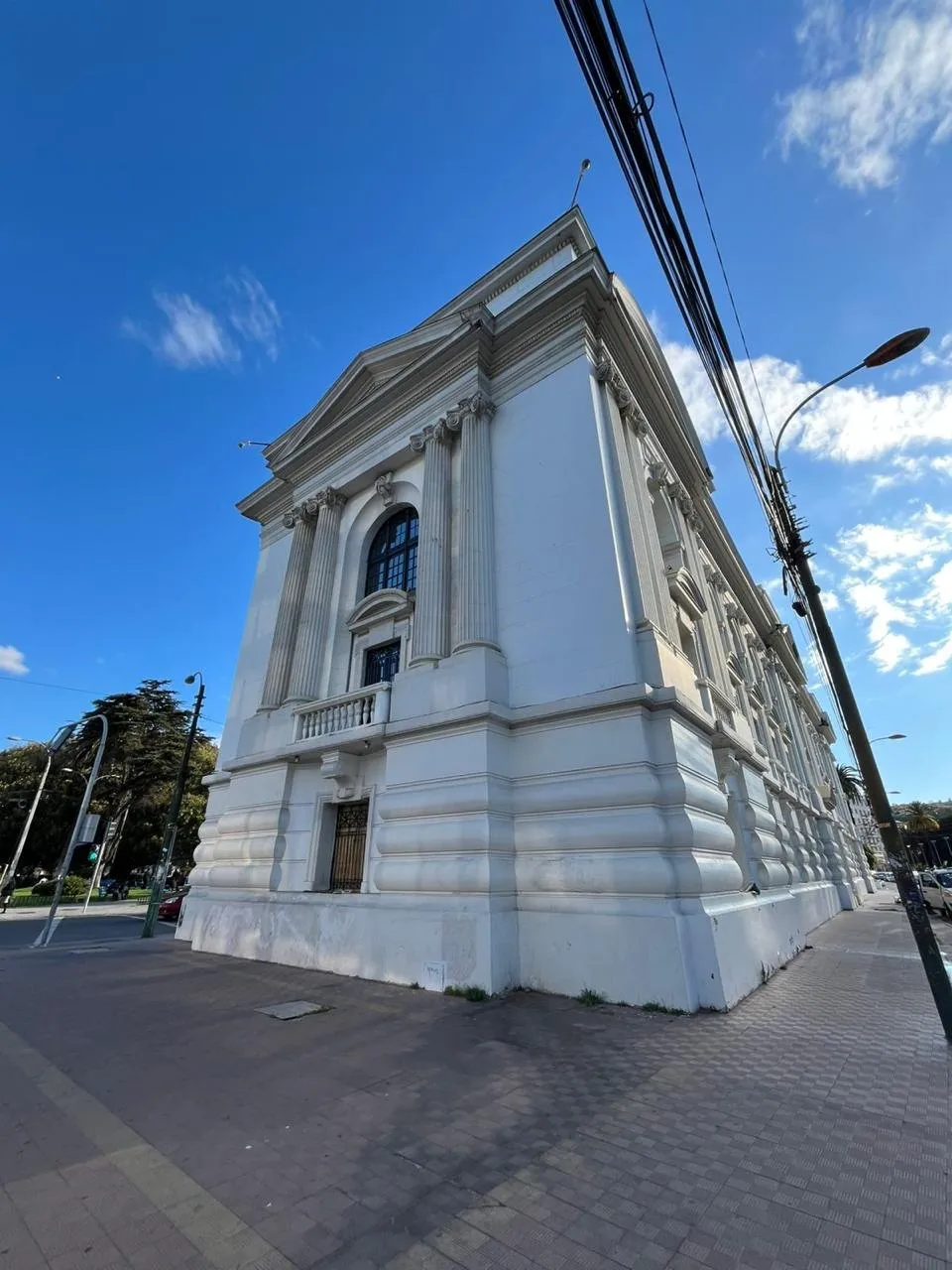 Conservación de puertas y ventanas Biblioteca Santiago Severín, foto 2