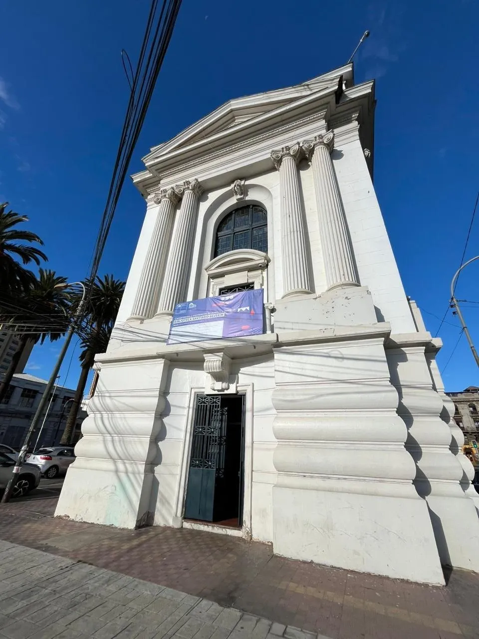 Conservación de puertas y ventanas Biblioteca Santiago Severín, foto 3